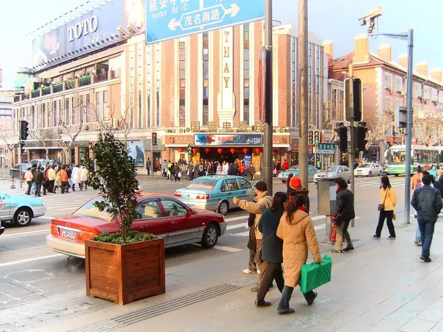 Researchers Discover Faster Pace and Shorter Stays Among Walking Pedestrians