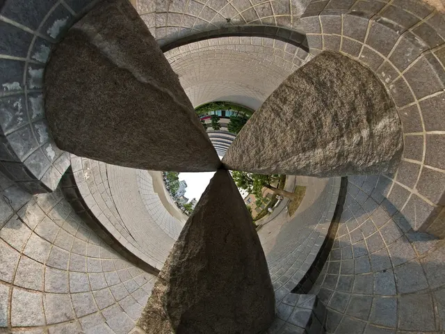 Film Approach of Abbas Kiarostami: Minimalism in Storytelling