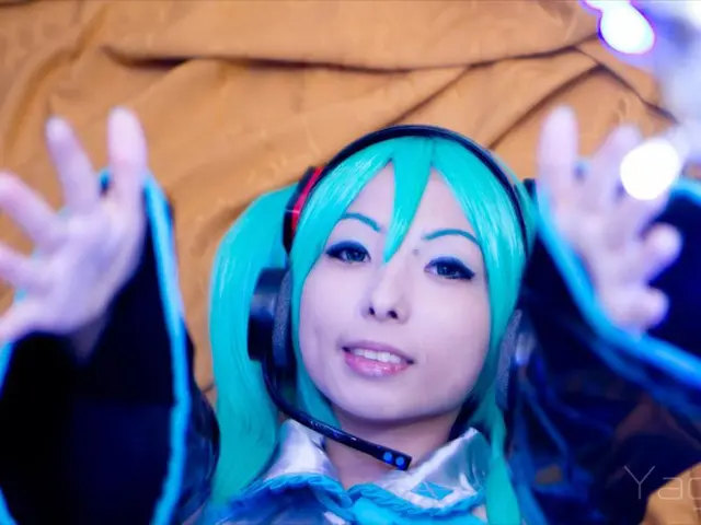 Adolescents and Hyperthyroidism: Symptoms, Medications, Triggers, and Related Information