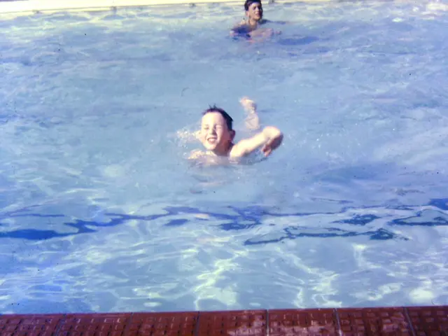 Summer learning initiative in Seine-Saint-Denis: Teaching children to swim, with no cost, to...